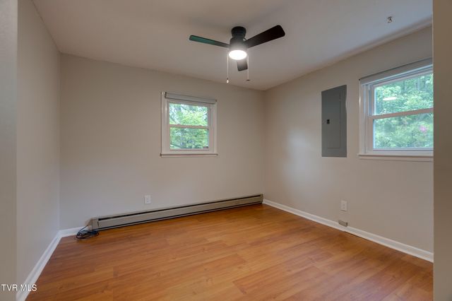 114 Dogwood Village Road, Jonesborough, TN 37659
