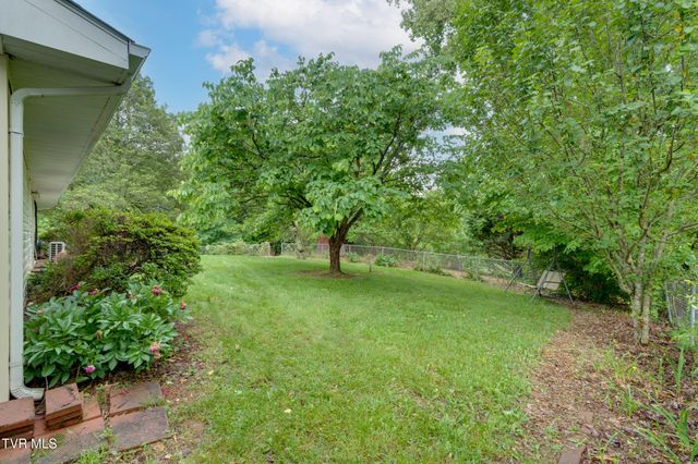 114 Dogwood Village Road, Jonesborough, TN 37659