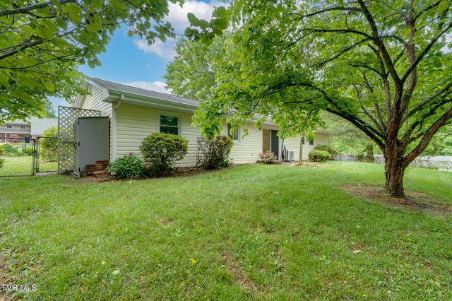 114 Dogwood Village Road, Jonesborough, TN 37659