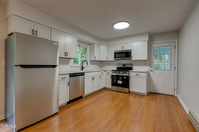 114 Dogwood Village Road, Jonesborough, TN 37659