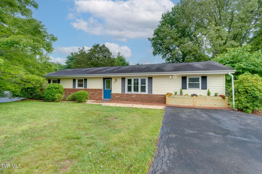 114 Dogwood Village Road, Jonesborough, TN 37659