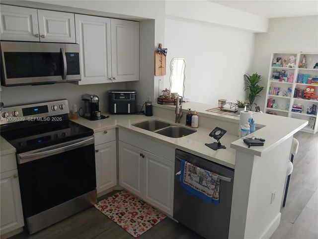 5085 NW 7th St 1007, Miami, FL 33126