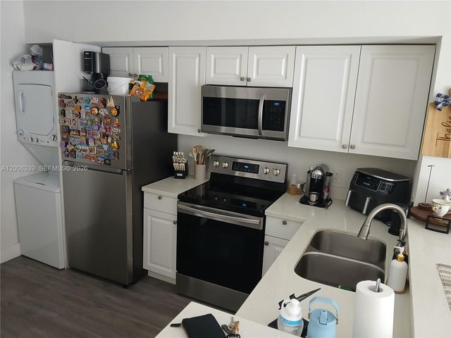 5085 NW 7th St 1007, Miami, FL 33126