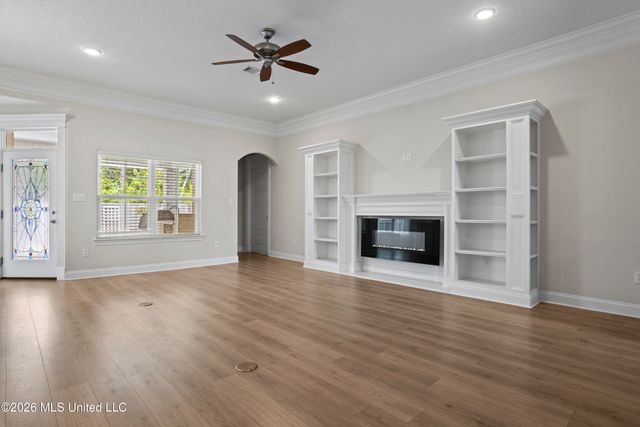 101 Spanish Cove Drive, Ocean Springs, MS 39564