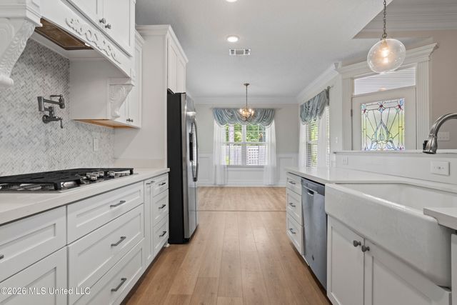 101 Spanish Cove Drive, Ocean Springs, MS 39564