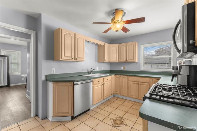 25117 Colgate Street, Dearborn Heights, MI 48125