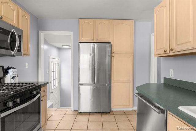 25117 Colgate Street, Dearborn Heights, MI 48125