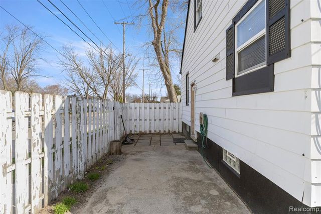 25117 Colgate Street, Dearborn Heights, MI 48125