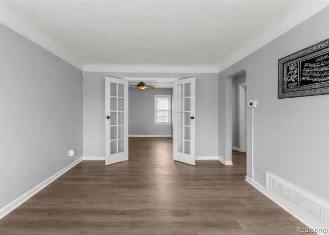 25117 Colgate Street, Dearborn Heights, MI 48125