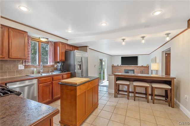 5327 Skylark Circle, Clay, NY 13041