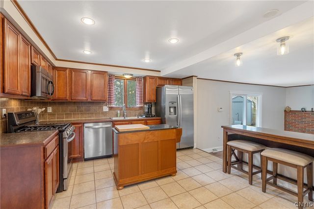 5327 Skylark Circle, Clay, NY 13041