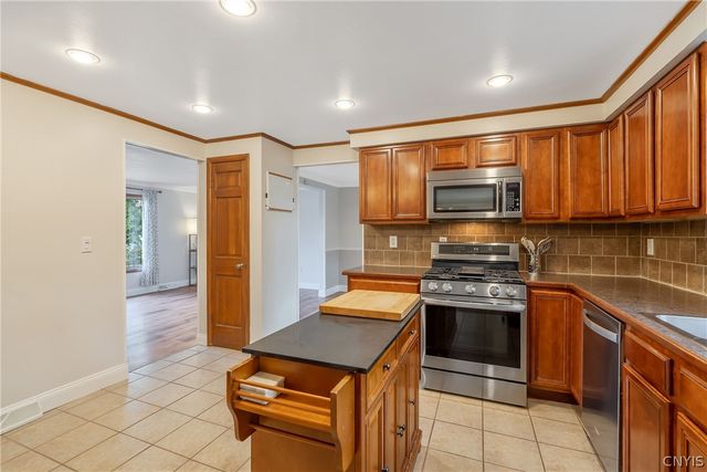5327 Skylark Circle, Clay, NY 13041