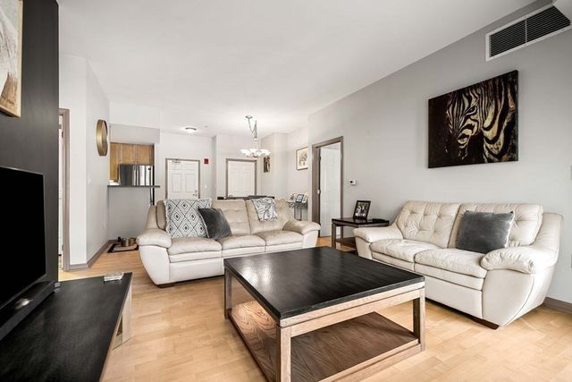 36 Village Rd 214, Middleton, MA 01949