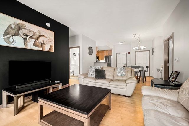 36 Village Rd 214, Middleton, MA 01949