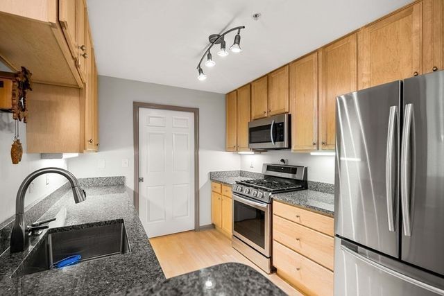 36 Village Rd 214, Middleton, MA 01949