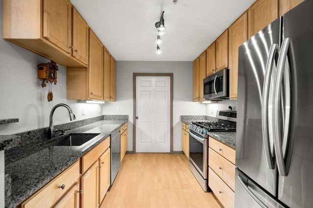 36 Village Rd 214, Middleton, MA 01949