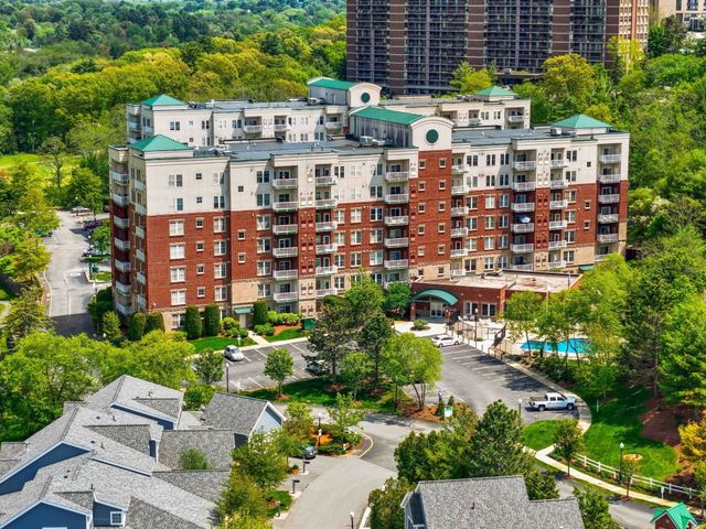 36 Village Rd 214, Middleton, MA 01949