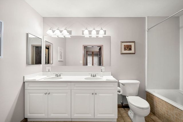36 Village Rd 214, Middleton, MA 01949