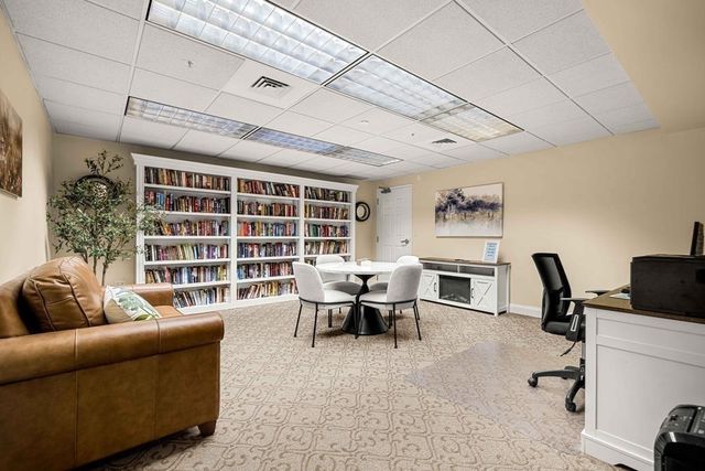 36 Village Rd 214, Middleton, MA 01949
