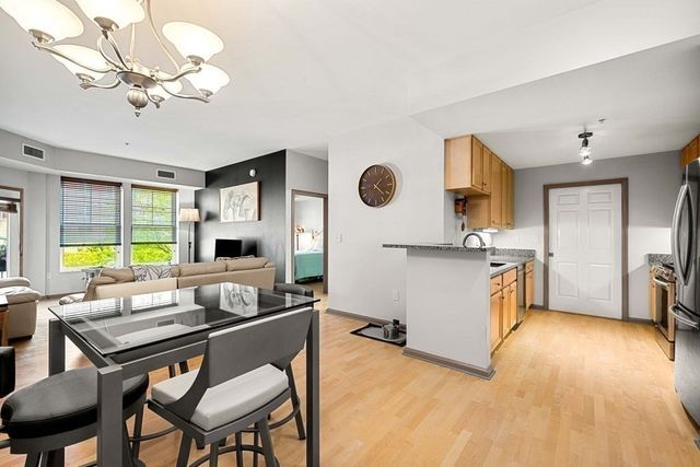 36 Village Rd 214, Middleton, MA 01949