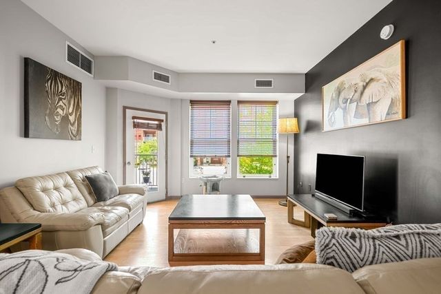 36 Village Rd 214, Middleton, MA 01949