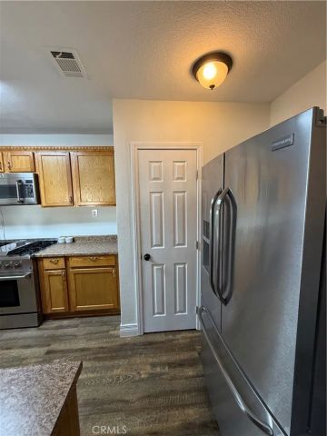 9965 8th, Hesperia, CA 92345