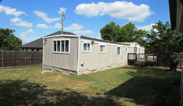 2208 Beverly Drive, Granbury, TX 76048