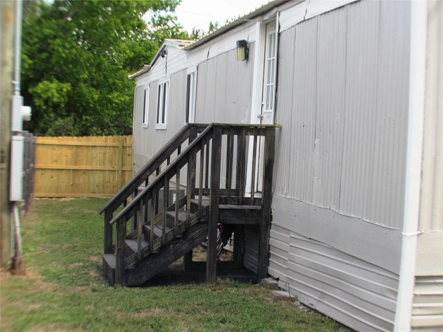2208 Beverly Drive, Granbury, TX 76048
