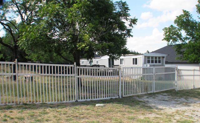 2208 Beverly Drive, Granbury, TX 76048