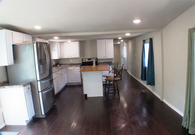 2208 Beverly Drive, Granbury, TX 76048
