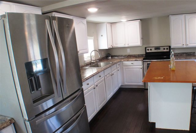 2208 Beverly Drive, Granbury, TX 76048