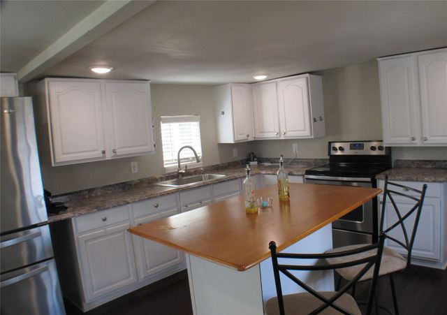 2208 Beverly Drive, Granbury, TX 76048