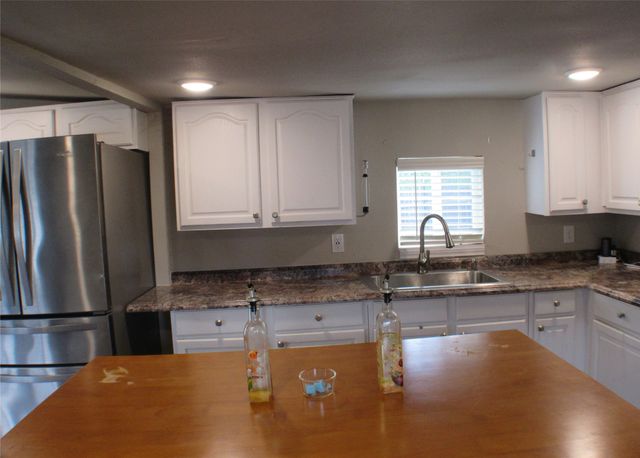 2208 Beverly Drive, Granbury, TX 76048
