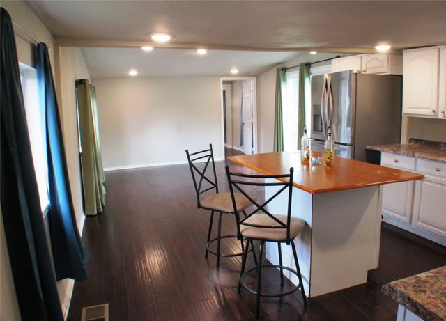 2208 Beverly Drive, Granbury, TX 76048