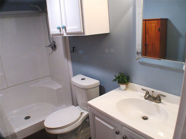 2208 Beverly Drive, Granbury, TX 76048