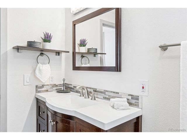 4215 S Lipan St, Englewood, CO 80110