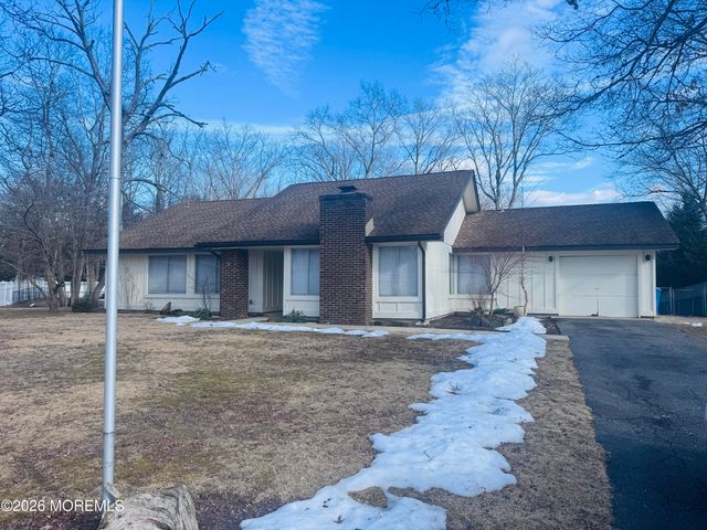 18 Liverpool Court, Jackson, NJ 08527