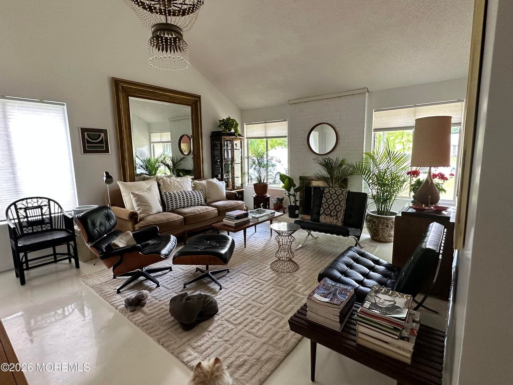 18 Liverpool Court, Jackson, NJ 08527