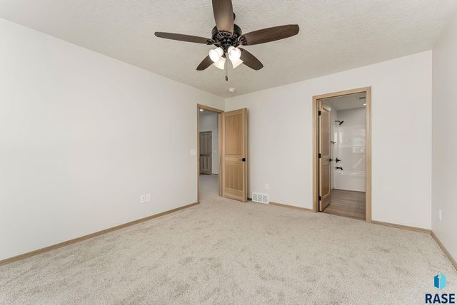 5321 S Bahnson Ave Avenue, Sioux Falls, SD 57110