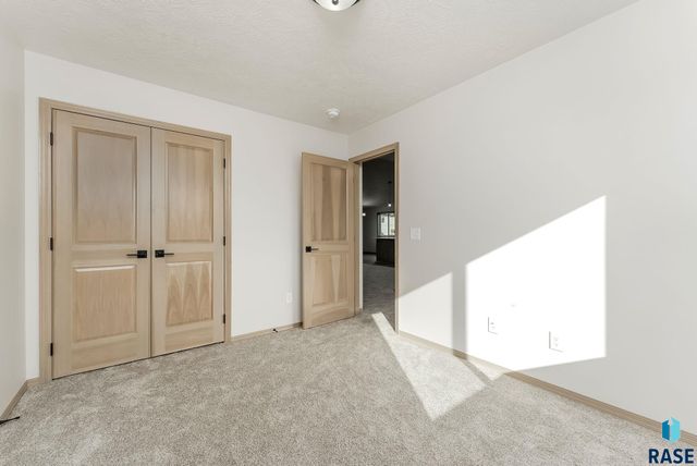 5321 S Bahnson Ave Avenue, Sioux Falls, SD 57110