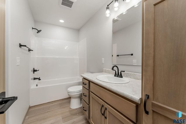 5321 S Bahnson Ave Avenue, Sioux Falls, SD 57110