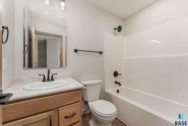 5321 S Bahnson Ave Avenue, Sioux Falls, SD 57110