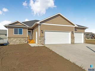 5321 S Bahnson Ave Avenue, Sioux Falls, SD 57110