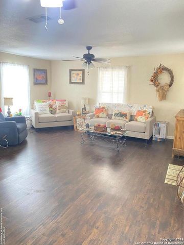 15875 Bexar, Lacoste, TX 78039