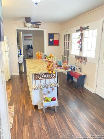 15875 Bexar, Lacoste, TX 78039