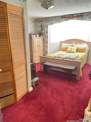 15875 Bexar, Lacoste, TX 78039