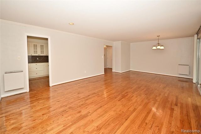 4043 W Maple D 101, Bloomfield Hills, MI 48301