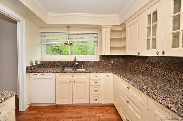 4043 W Maple D 101, Bloomfield Hills, MI 48301