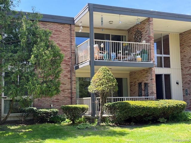 4043 W Maple D 101, Bloomfield Hills, MI 48301