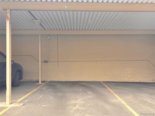 4043 W Maple D 101, Bloomfield Hills, MI 48301